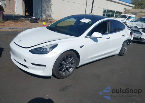 2018 Tesla Model 3 из США, поврежденный, VIN 5YJ3E1EAXJF040286